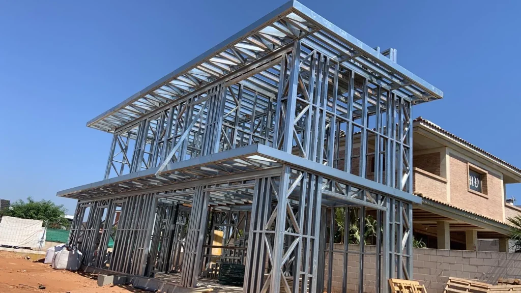 Estructura Steel Frame de dos plantas montada en obra