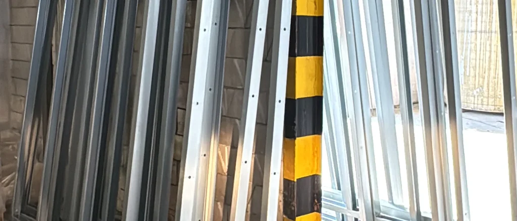 Perfiles cortados, perforados y mecanizados en taller