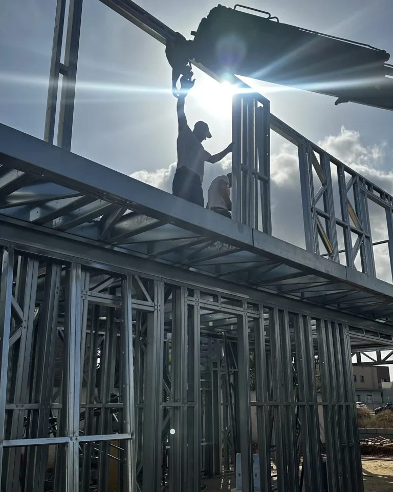 Ensamblaje de la estructura siguiendo la secuencia de montaje prevista